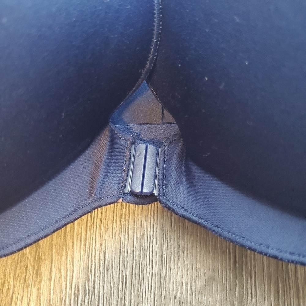 Victoria's Secret Sports Bra - Picture 4 of 7